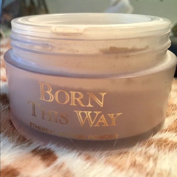 Too Faced Setting Powder & UD Setting Spray - Picture 4 of 7